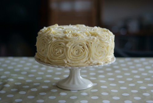 rose_cake2 White chocolate and hazelnut rose cake